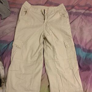 Woman’s Cream Cargo Pants